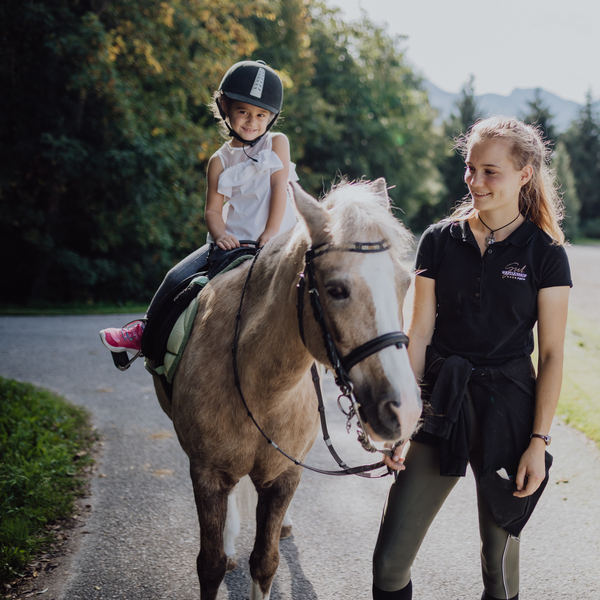 Reiturlaub mit der Familie im Reithotel Gut Weissenhof im Salzburger Land