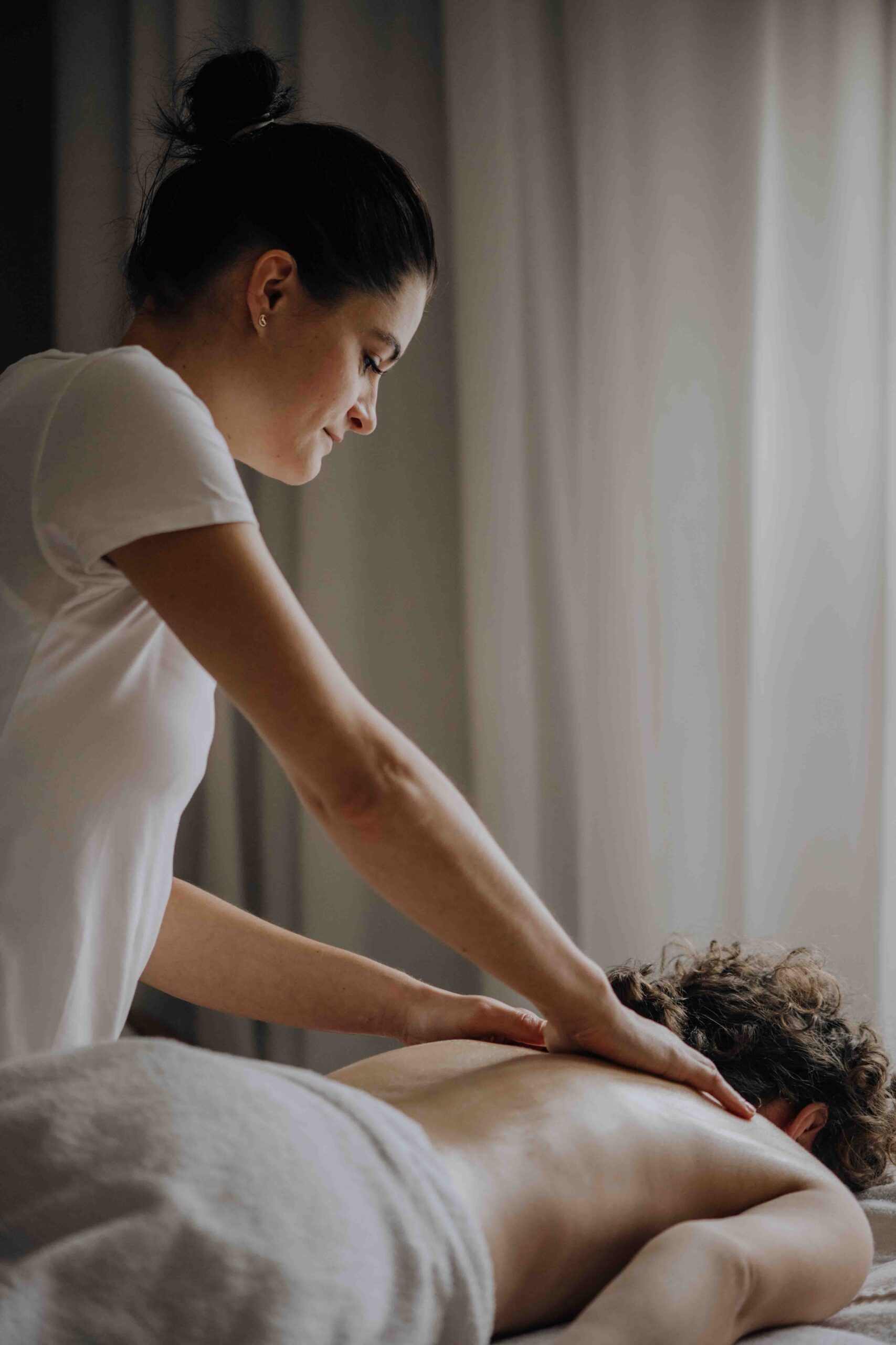 Massageanwendung im Wellnesshotel Gut Weissenhof im Salzburger Land