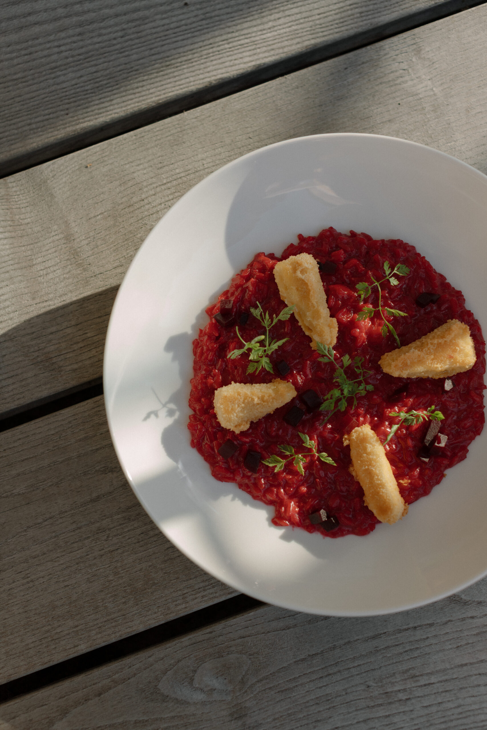 Hausgemachtes Rote-Bete-Risotto nach einem Rezept des Gut Weissenhof in Radstadt.